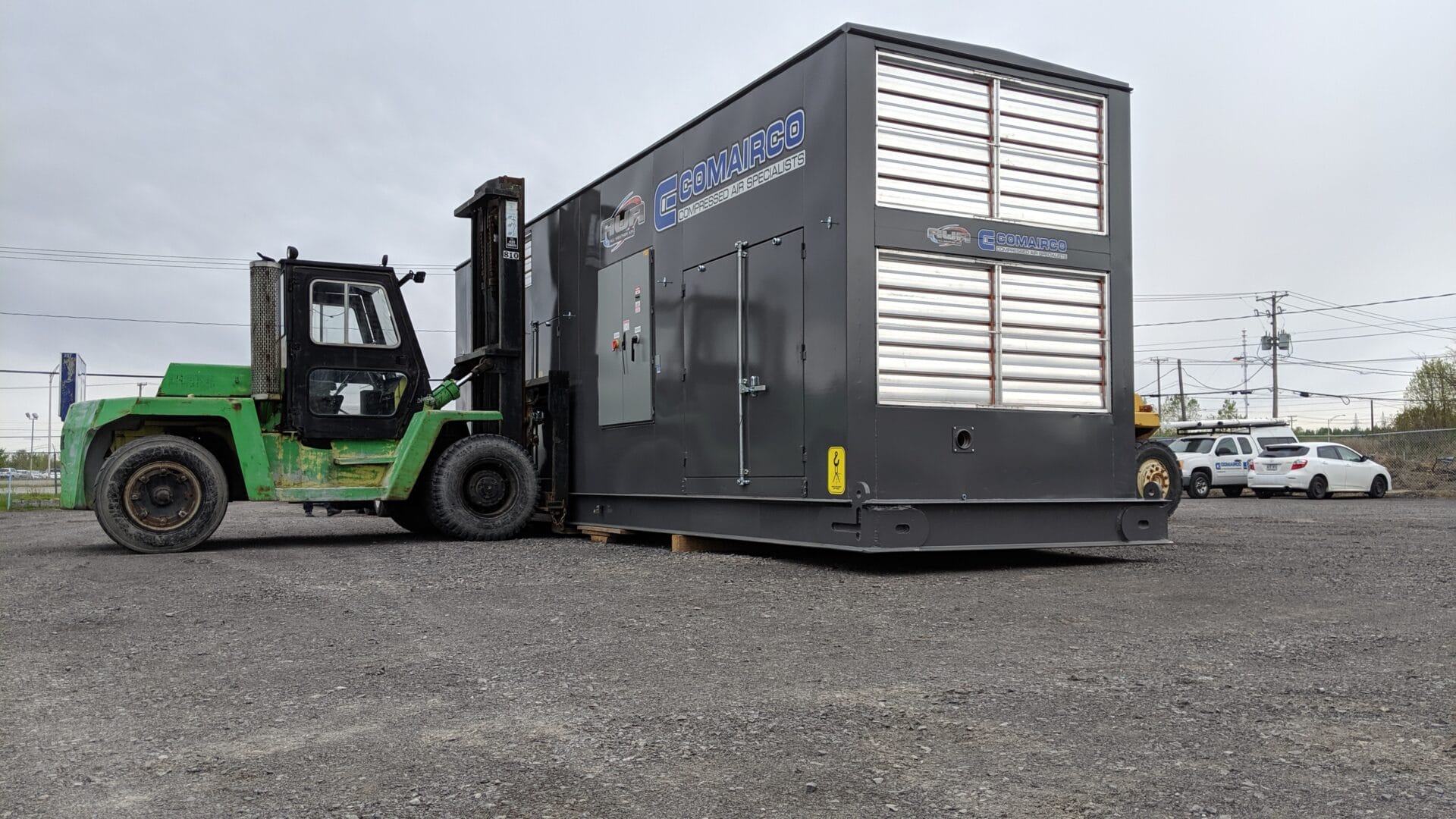 Mobile compressor room exterior solution lift truck transportation